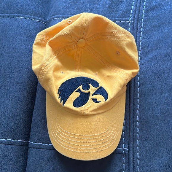 Iowa Hawkeyes hat - Picture 1 of 3